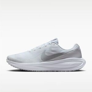 Nike Revolution 8 White/ Size 11.5